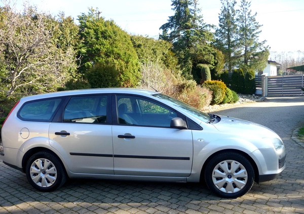 Ford Focus cena 7900 przebieg: 228000, rok produkcji 2005 z Września małe 742